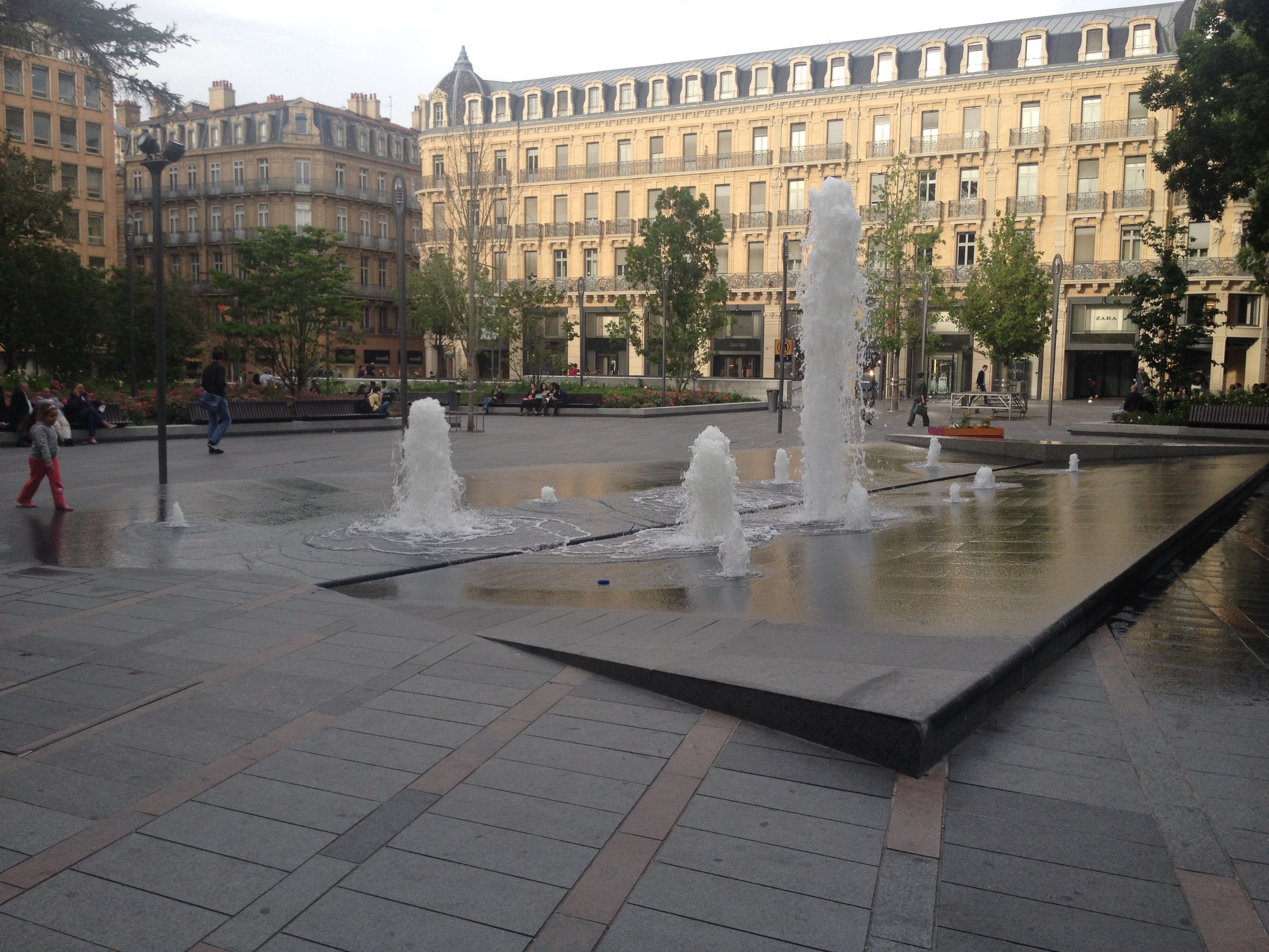 Fontaine en granit noir Angola à Toulouse