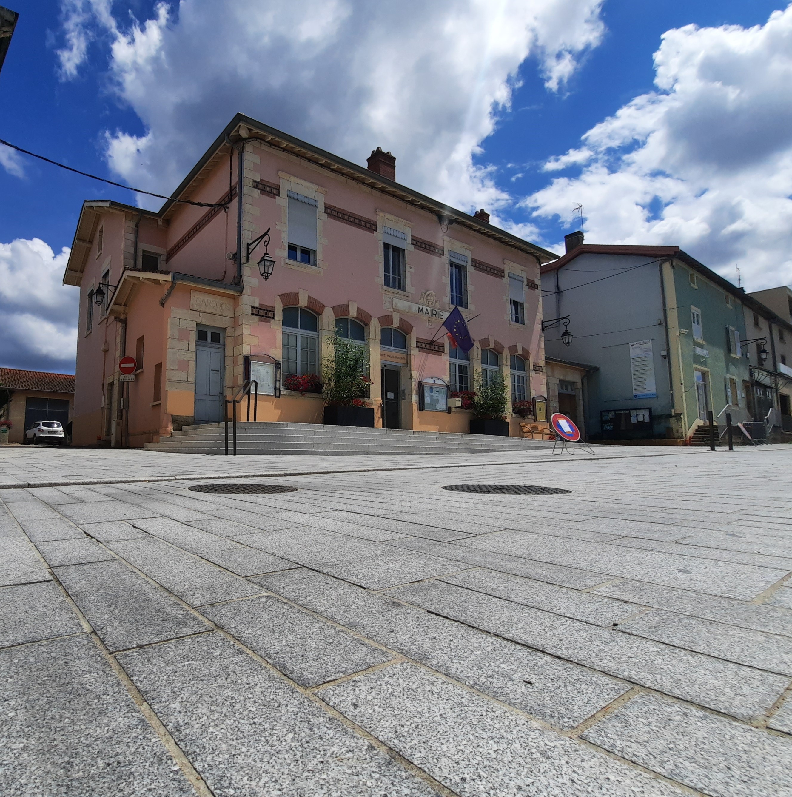 Lentilly - Rue de la mairie, pavage Louvigné